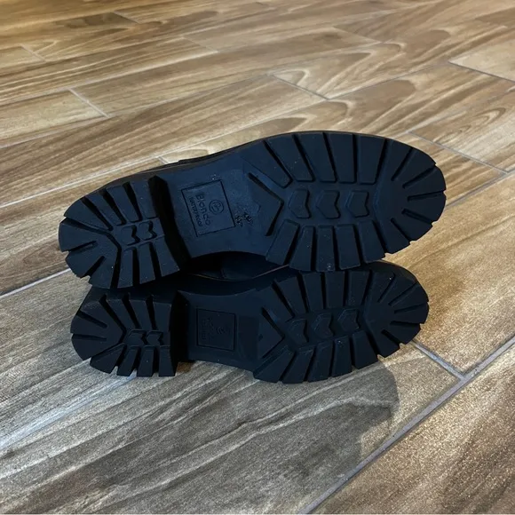 Blondo USA NWOB Dagger Waterproof Bootie SIZE 6